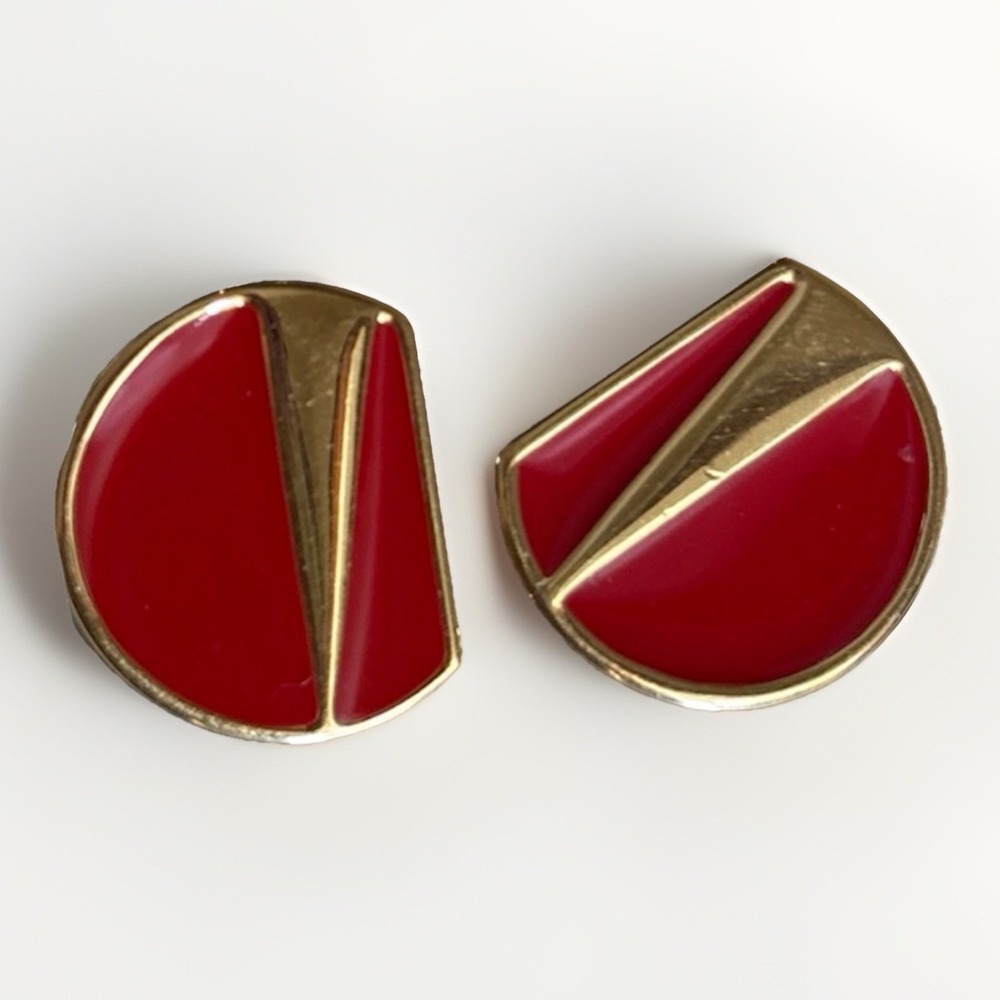 VTG Monet Red Enamel Flat Half Circle‎ Post Earrings Gold Tone Triangle Accent